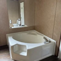 Ranger Bayou Hideaway - Tub